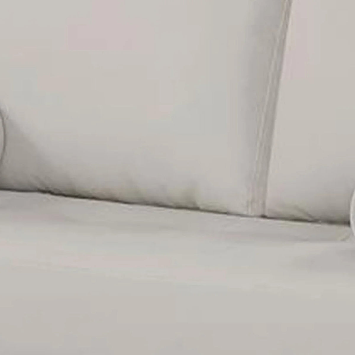 Off White Loveseat I5181