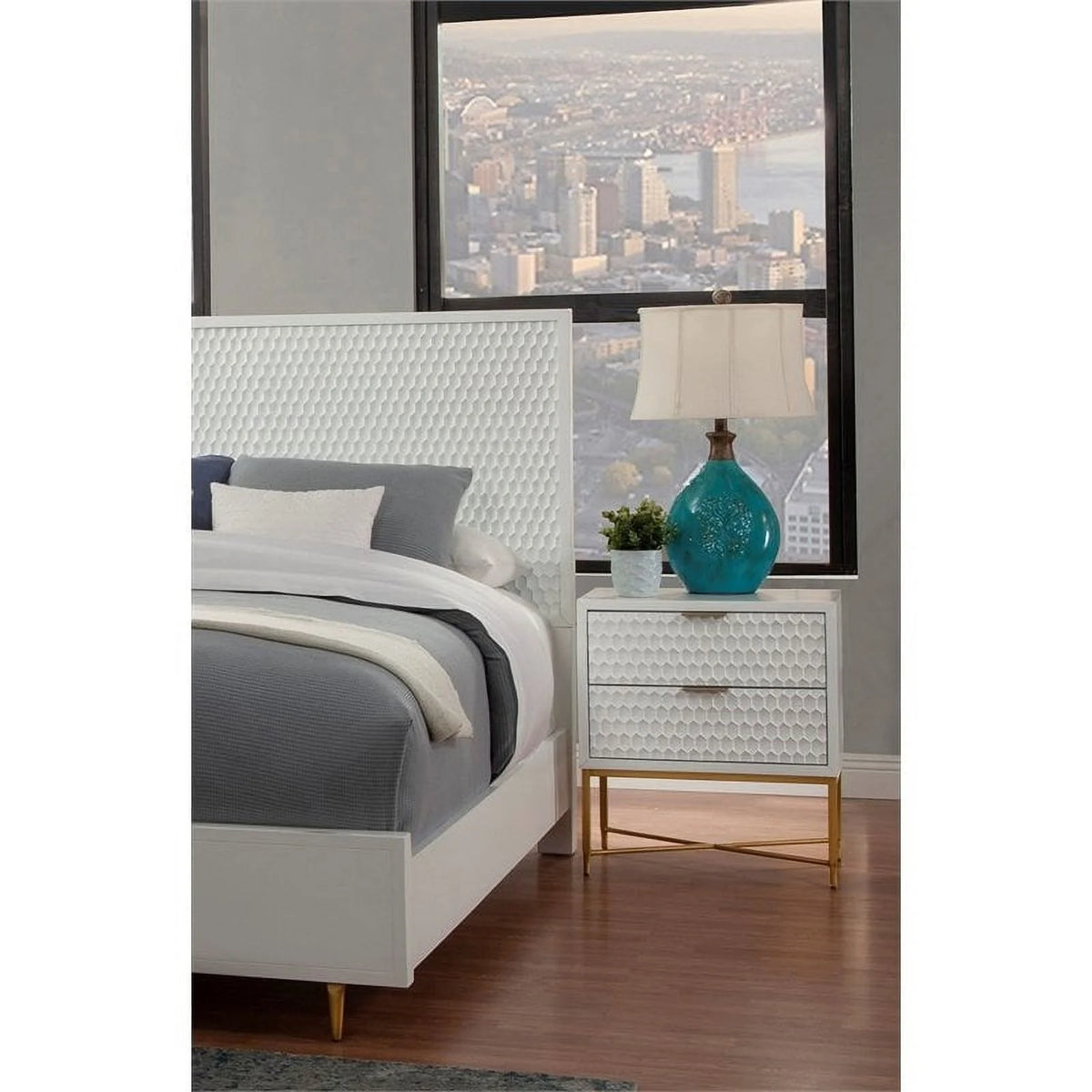 4 Piece Set with Nightstand King Headboard and Vanity L18641