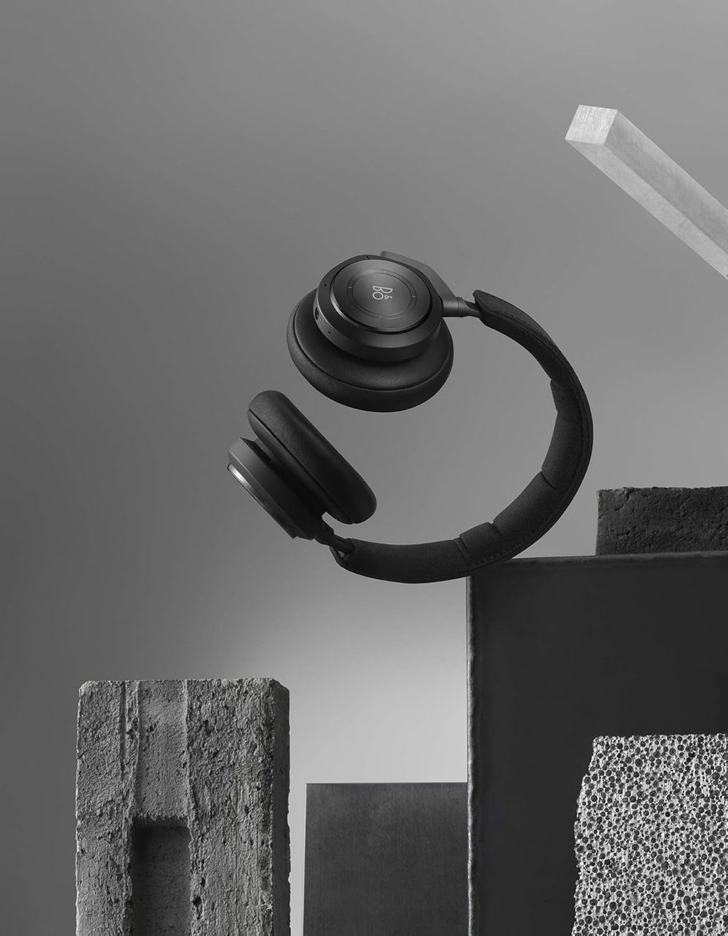 Wireless Bluetooth Over-Ear Headphones R91813