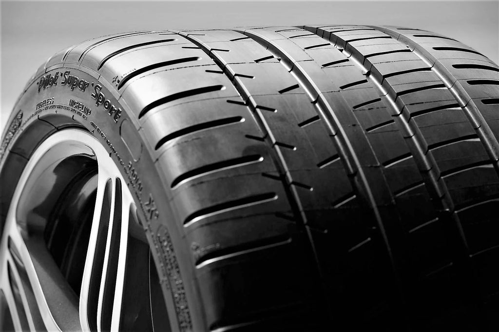 Summer 295/35ZR20/XL (105Y) Tire B690