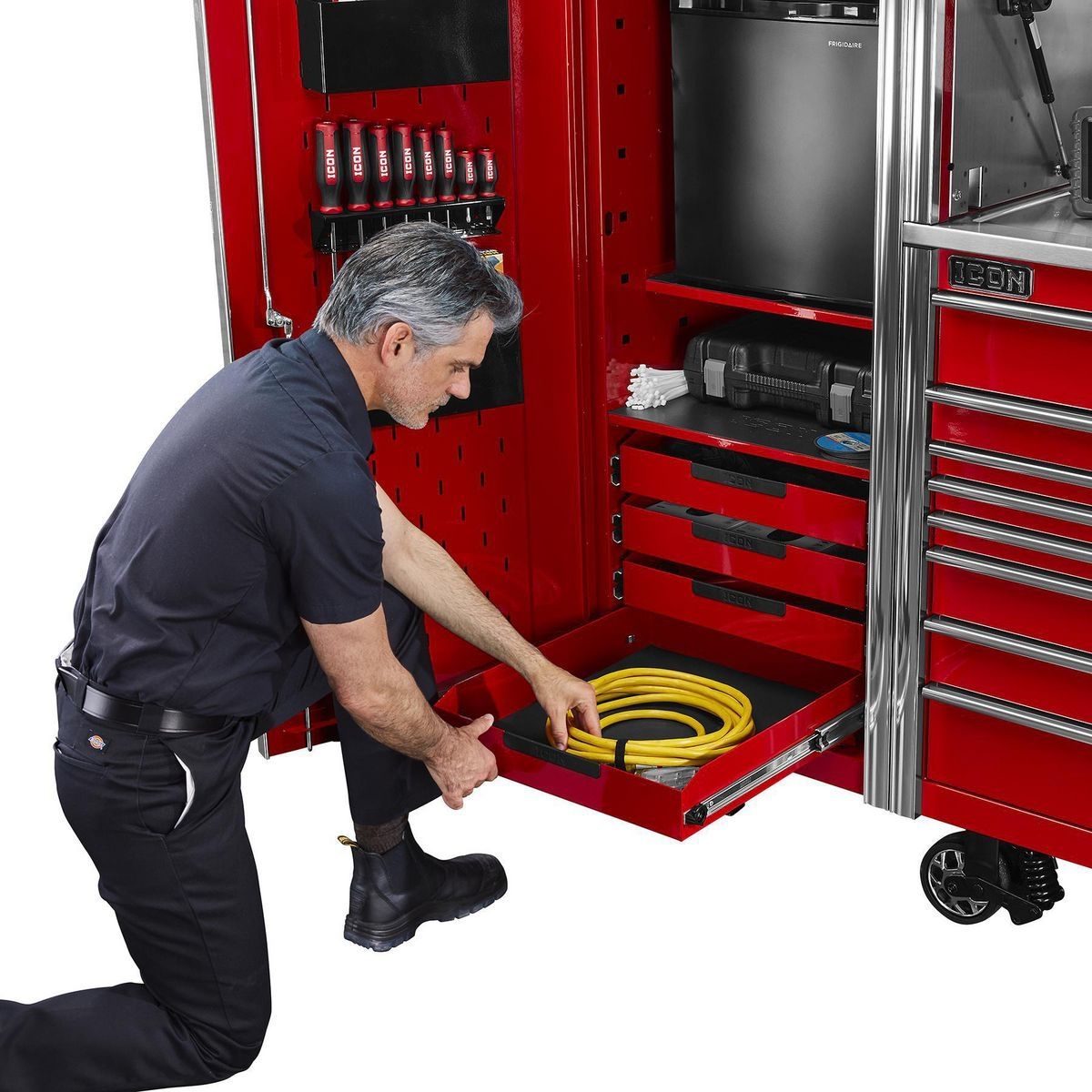 28 in. End Locker L7458
