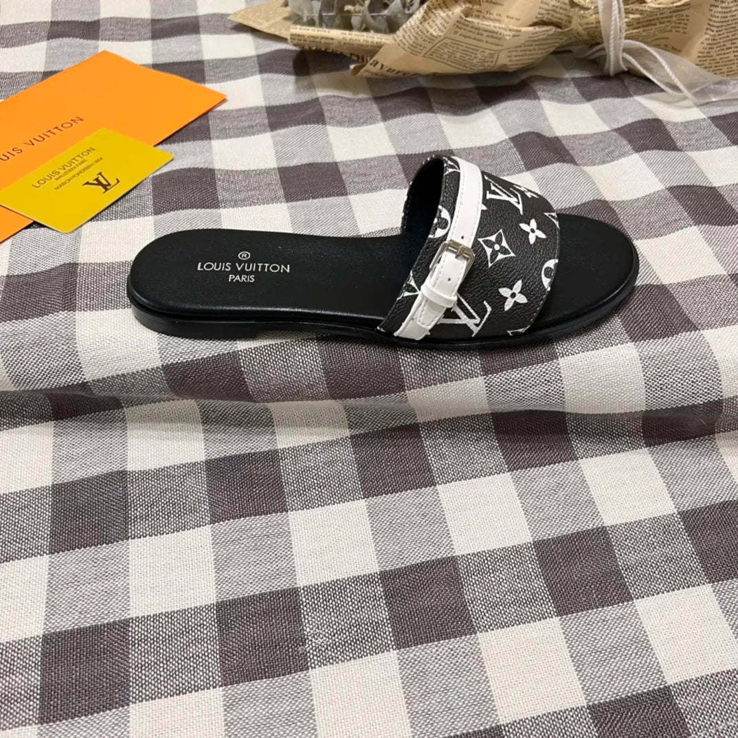 Women Slippers H482769