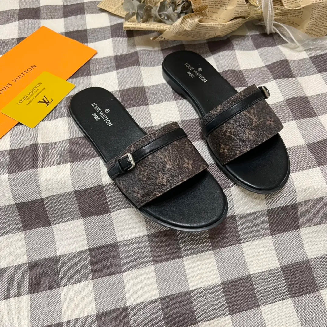 Women Slippers H482769