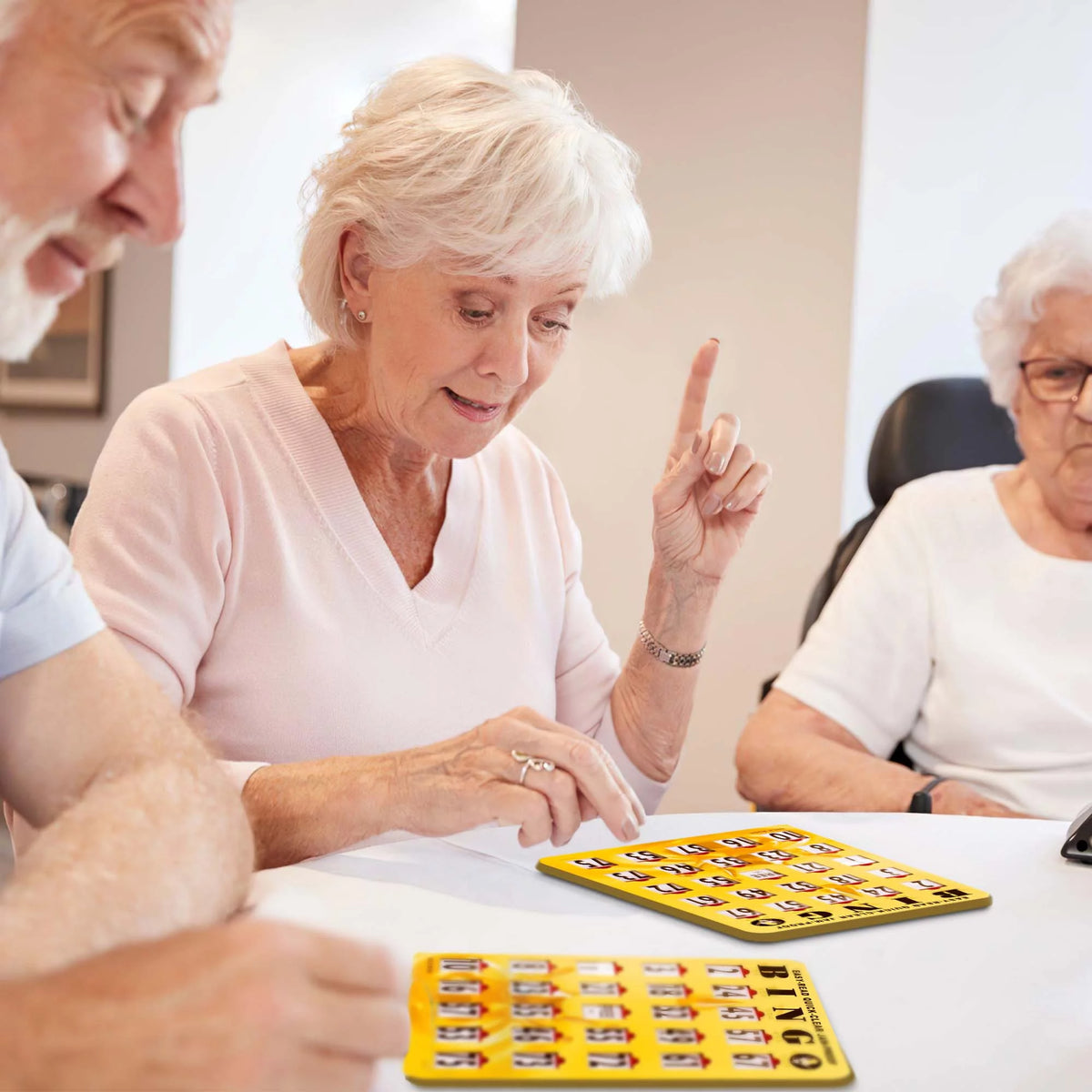 Bingo Cards with Sliding Windows O613